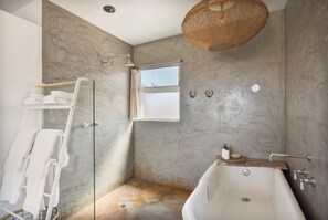 House, 2 Bedrooms | Bathroom | Towels - Jensen House - Incredible Desert Views 2 Bedroom Home by RedAwning (Joshua Tree)