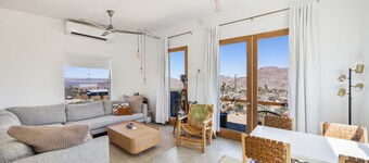 Jensen House - Incredible Desert Views 2 Bedroom Home by RedAwning