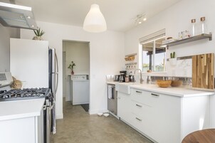 House, 2 Bedrooms | Private kitchen | Fridge, oven, coffee/tea maker, toaster