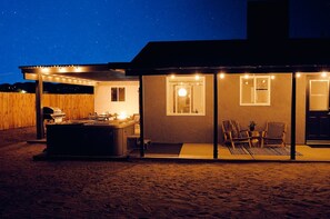 House, 2 Bedrooms | Exterior