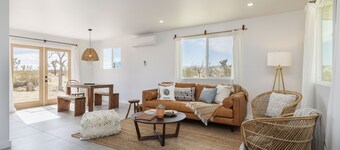 Mojave Mesa - Desert Views & Desert Style 1 Bedroom Home by RedAwning