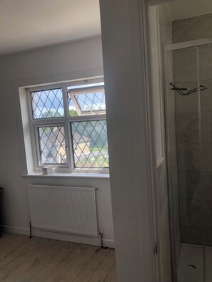 Studio, 1 Queen-Bett | Badezimmer