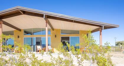 Las Alas Del Sol- A Desert Architectural Gem 2 Bedroom Home by RedAwning