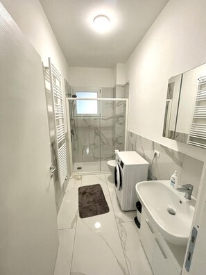 Shower, hair dryer - Isole apartment with pool and lake view in Baveno (Baveno)