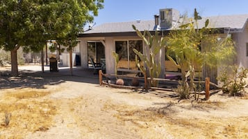 House, 2 Bedrooms | Property grounds