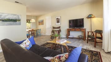 House, 2 Bedrooms | Living area
