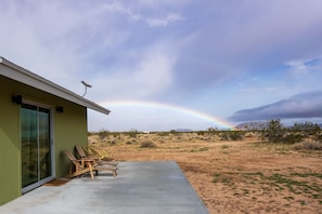 House, 1 Bedroom | Property grounds - Relax In Style At The Green Jackrabbit - Hot Tub, Record Player 1 Bedroom Home by RedAwning (Landers)