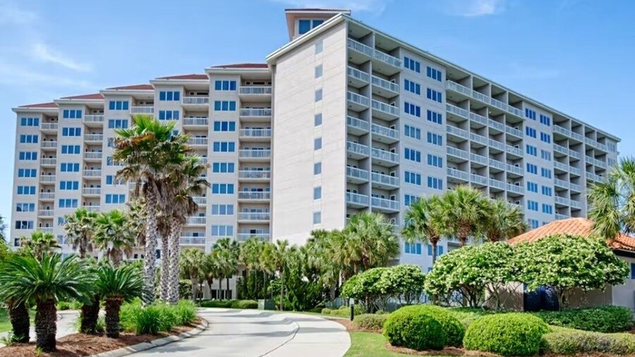 Tops'l 1008a Chalet by RedAwning