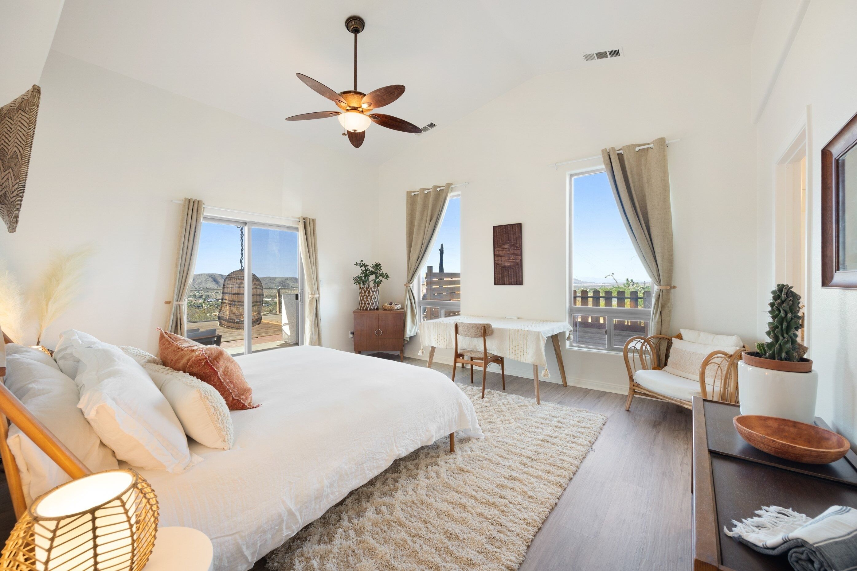 4 habitaciones, decoración personalizada y muebles diferentes 