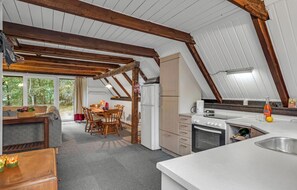 Fridge, stovetop, dishwasher, coffee/tea maker - Nice home in Rømø with WiFi (Rømø)