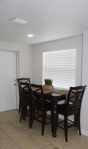 Dining - Midtown charming House (Tampa)