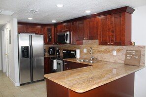 Private kitchen - Midtown charming House (Tampa)