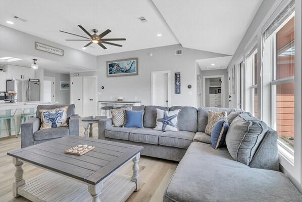 Living area - A Lil' Tipsea 4 Bedroom Home by RedAwning (Port Bolivar)