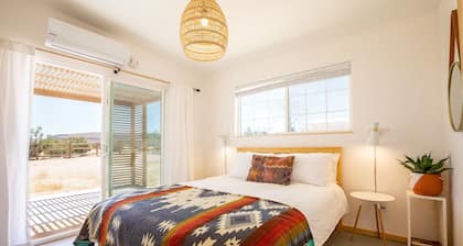 Flamingo Ranch - Dreamy Desert Design With Hot Tub 2 Bedroom Home by RedAwning