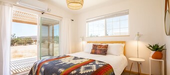 Flamingo Ranch - Dreamy Desert Design With Hot Tub 2 Bedroom Home by RedAwning