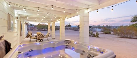 House, 3 Bedrooms | Outdoor spa tub