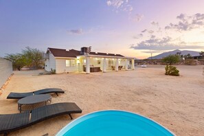 House, 3 Bedrooms | Pool - Golden Desert Ranch - Hot Tub, Fire Pit And Bbq! 3 Bedroom Home by RedAwning (Joshua Tree)