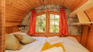 1 bedroom, individually decorated, individually furnished