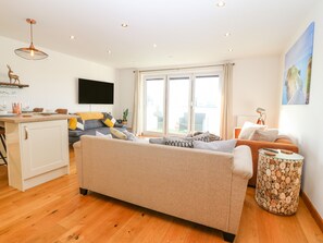 Living area - 4 Y Bae (Holyhead)