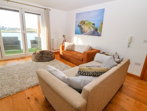 Living area - 4 Y Bae (Holyhead)