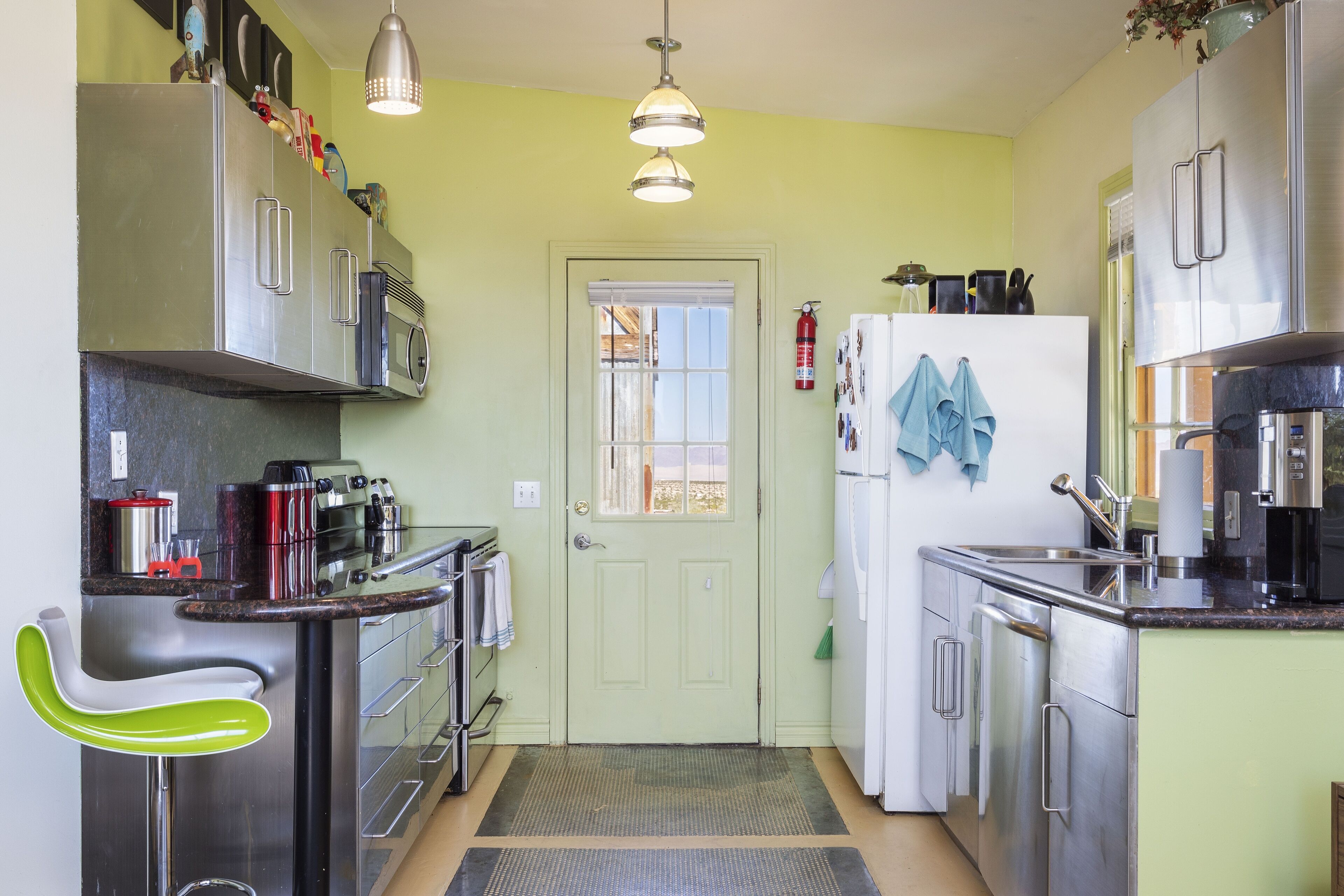 House, 2 Bedrooms | Private kitchen | Fridge, oven, coffee/tea maker