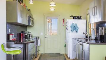 Refrigerador, horno, cafetera/tetera