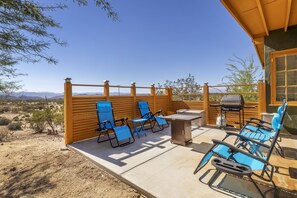 House, 2 Bedrooms | Property grounds - Martian Rose - Out Of This World Stargazing Cabin 2 Bedroom Home by RedAwning (Joshua Tree)