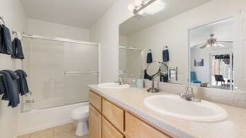 Nhà, 4 phòng ngủ | Phòng tắm | Khăn tắm