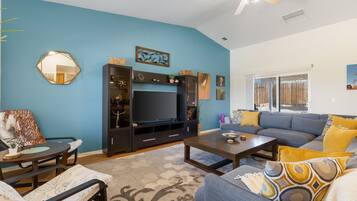 House, 4 Bedrooms | Living area