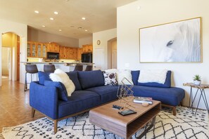 Casa, 4 habitaciones | Área de sala de estar