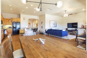 Casa, 4 habitaciones | Restaurantes