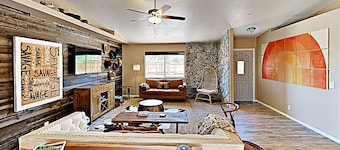 Rawhide Ranch - Walk To Pappy And Harriet's With Hot Tub! 3 Bedroom Home by RedAwning