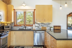 House, 2 Bedrooms | Private kitchen