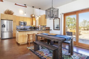 House, 2 Bedrooms | Private kitchen | Fridge, oven, coffee/tea maker, toaster