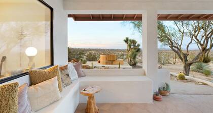 Terracasa - Hot Tub, Fire Pit, Outdoor Shower & Endless Views 2 Bedroom Home by RedAwning