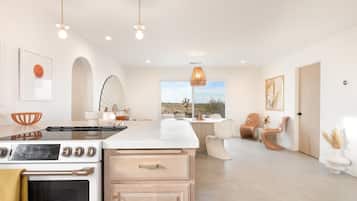 House, 2 Bedrooms | Private kitchen | Fridge, oven, coffee/tea maker, toaster