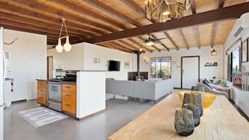 Rumah, 1 kamar tidur | Dapur pribadi | Lemari es, oven, mesin pembuat kopi/teh, dan pemanggang roti