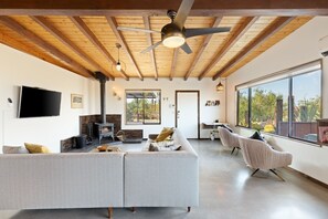 House, 1 Bedroom | Living area