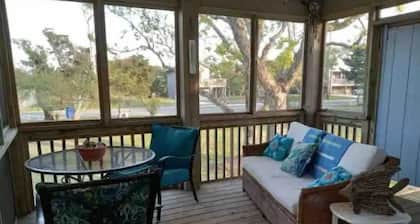 Eagle Pass Cabina- Unique Cabin Perfect for Two!
