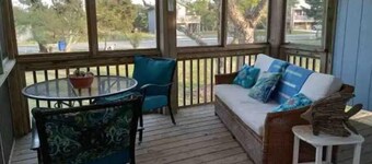 Eagle Pass Cabina- Unique Cabin Perfect for Two!