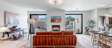 Smart TV, fireplace
