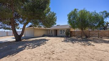 House, 3 Bedrooms | Exterior