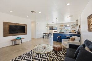 House, 3 Bedrooms | Living area