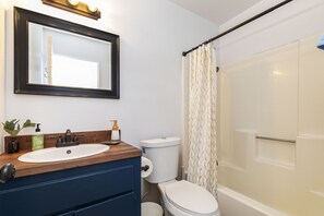 House, 3 Bedrooms | Bathroom | Towels - Cosmic Rabbit - Family Fun With Hot Tub!! 3 Bedroom Home by RedAwning (Joshua Tree)