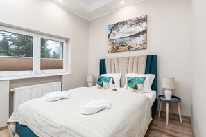 Apartment, 2 Bedrooms, Kitchen, Sea Facing | 2 bedrooms, bed sheets