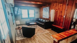 Living area - Sand Life - Pelican's Southern Nest! - Pet Friendly! (Kill Devil Hills)