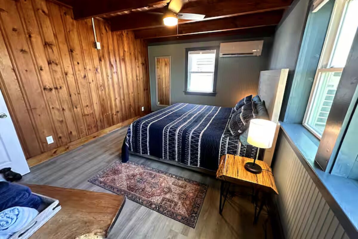 2 habitaciones, tabla de planchar con plancha y wifi gratis 