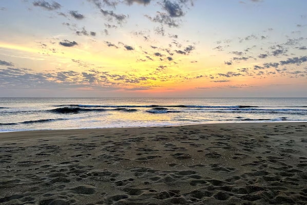 Am Strand, Liegestühle, Strandtücher