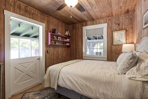 4 bedrooms, WiFi, bed sheets