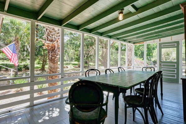 Outdoor dining